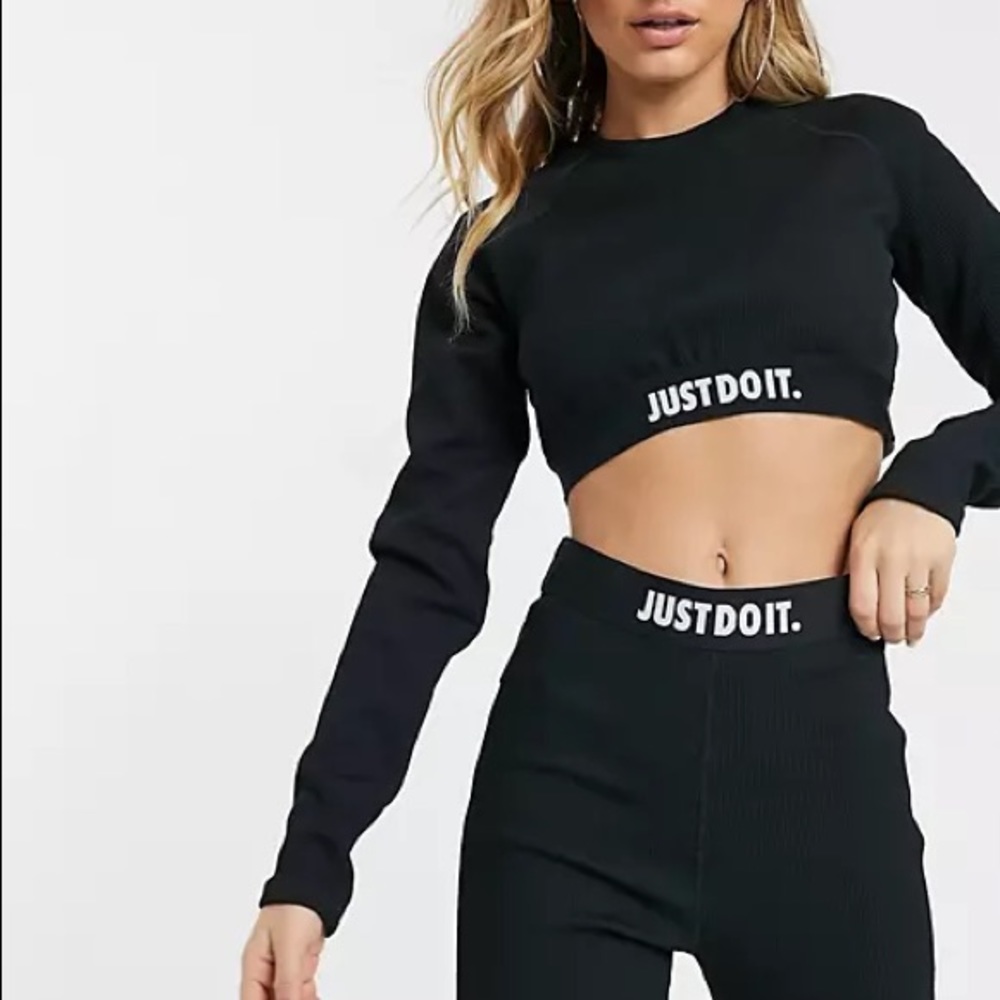 Nike ribbed long sleeve crop top